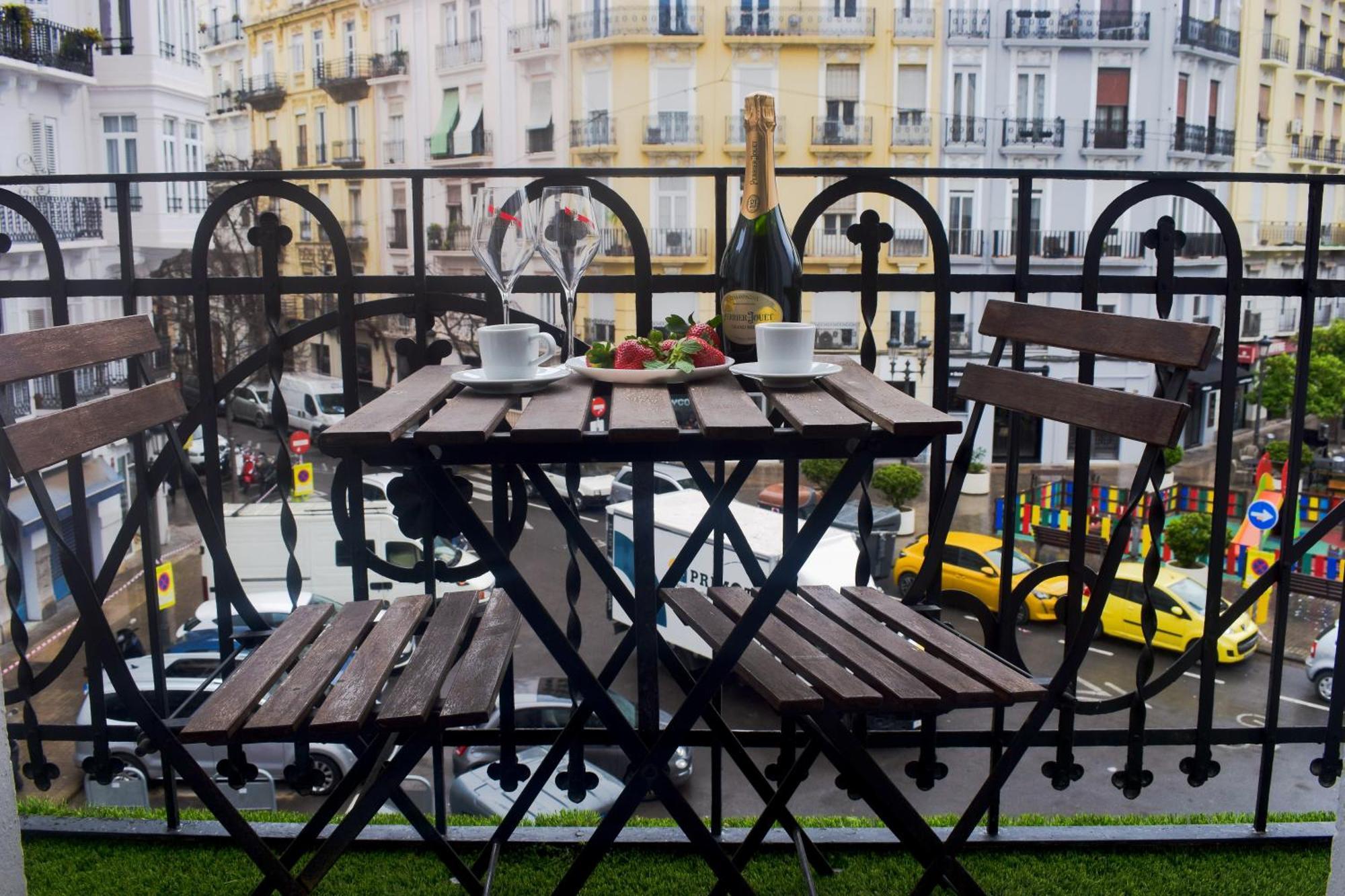 Valencia Apartamentos Goya Екстериор снимка